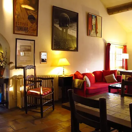 Cacharel Hotel